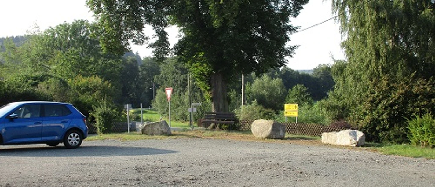 Parkplatz an der Dorfstube Trieb Schönau