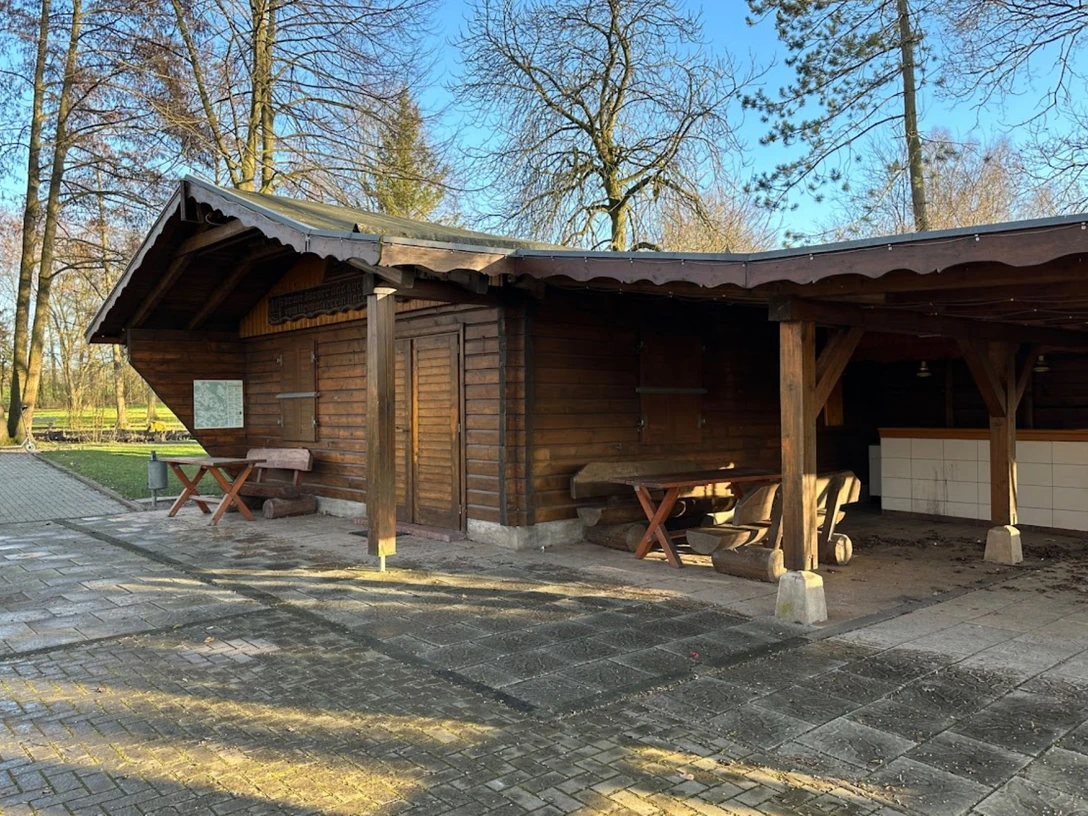 Harriehausen Wander- und Grillhütte_web.JPG