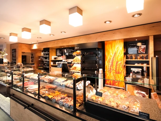 Die Theke des Café Schmiedl