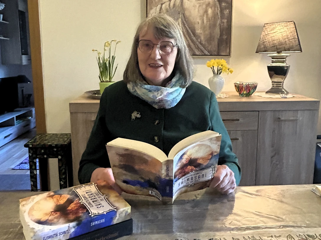 Elisabeth Schmitz_Portrait quer.JPG