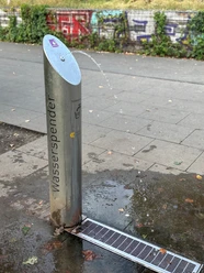 Trinkbrunnen_Lene-Voigt_Park.jpg