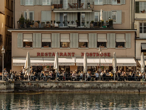 FAV Da Ernesto - Aussenanssicht von der Kappelbrücke.jpg