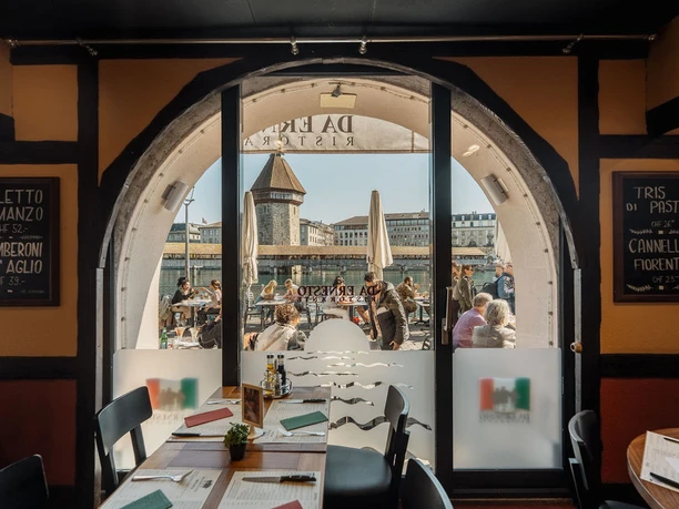 FAV Da Ernesto - Innenraum EG Blick auf Terrasse.jpg