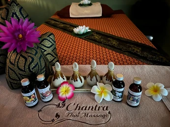 Chantra Massage Öl Kollektion.jpg