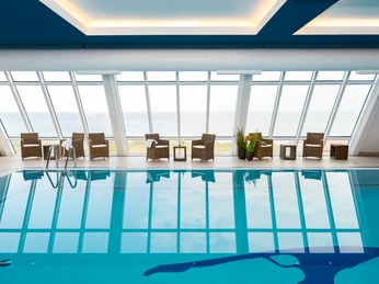 Pool in der SPA.LOUNGE im Wyn. Strandhotel