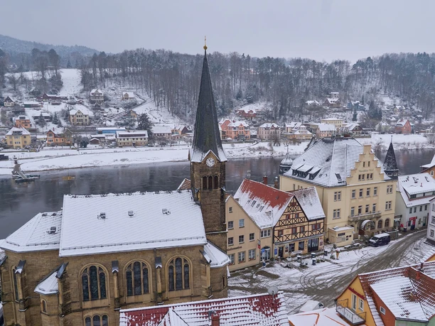 Stadt Wehlen Blick von Burgruine Wehlen im Winter