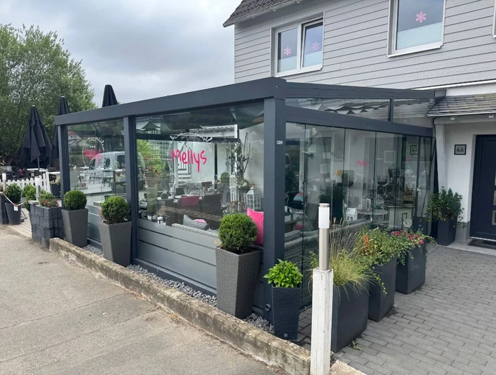 Bild Mellys Cafe und Store.jpg