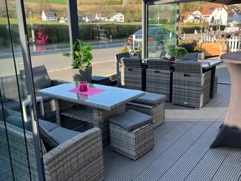 Bild Mellys Cafe und Store.jpg