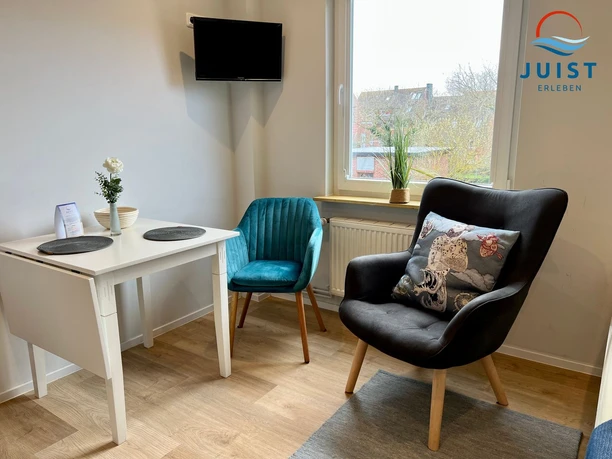 Haus Ahoi - Ferienwohnung kleine Kajüte_gemütlicher Sessel zum Verweilen.jpg