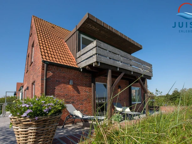 Haus Billstraße 17a - Long Island_Hausansicht mit Balkon.jpg