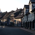 Nordstr. Februar 2016.JPG Fachwerkstraße in winterlichem Licht, historische Gebäude säumen den ruhigen Gehweg und Straße.
