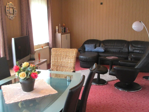 Wohn- und Essbereich der Gästewohnung Heinschenwalde