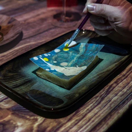 Supporting programme with the dinner show ‘7 Paintings’ at the Syndeo restaurant of the Hotel INNSiDE by Meliá Leipzig | Leipzig Convention Bureau