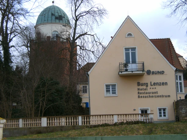 Lenzen-elbe-burg-lenzen.jpg