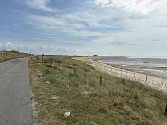 Straße und Strand am Königshafen