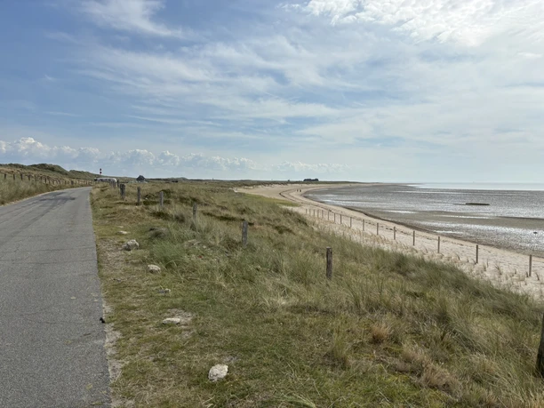 Straße und Strand am Königshafen