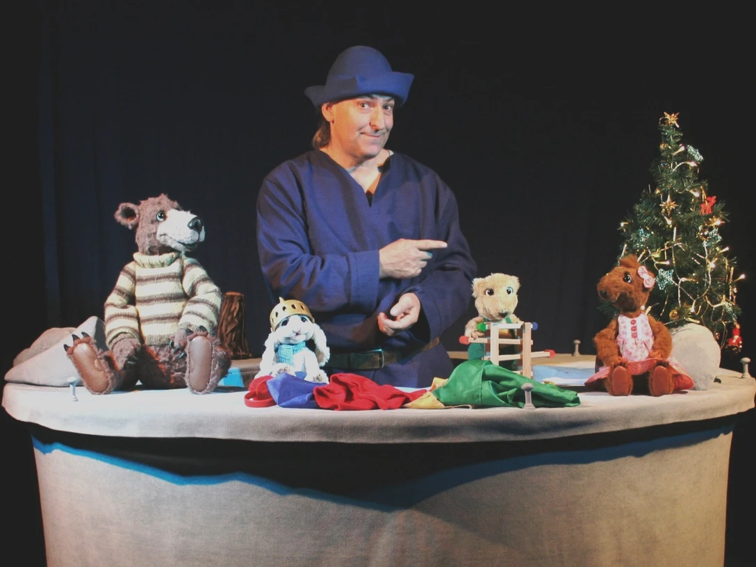 Hase und Holunderbär mit Erzähler