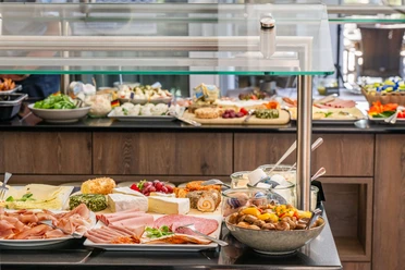 Frühstücksbuffet bei Aal Hoffmann Frühstücksbuffet bei Aal Hoffmann