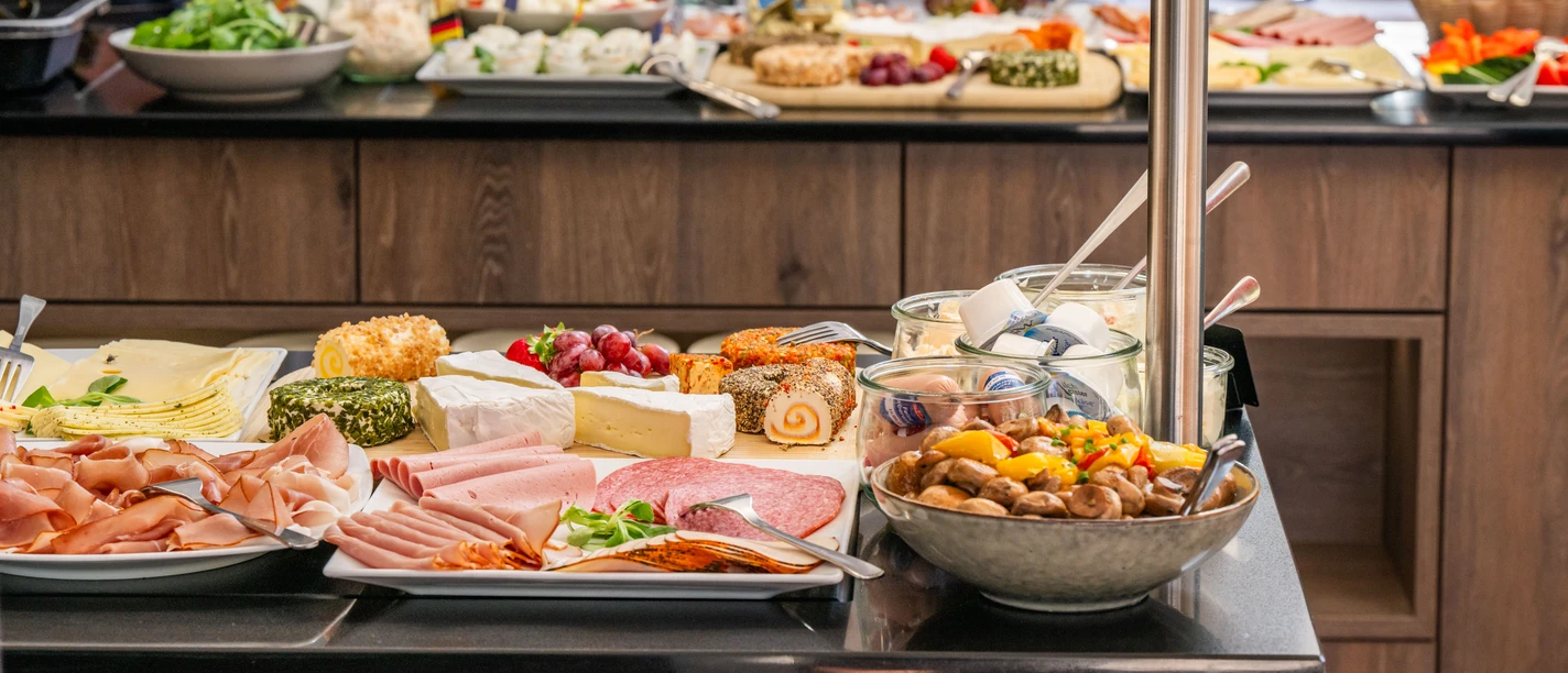 Frühstücksbuffet bei Aal Hoffmann Frühstücksbuffet bei Aal Hoffmann