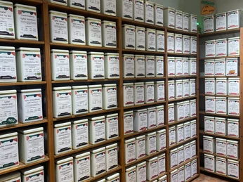 Teeauswahl im Teehaus Teekula
