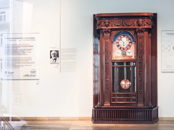 Astronomische Kunstuhr im Uhrenmuseum Glashütte (Ausschnitt)
