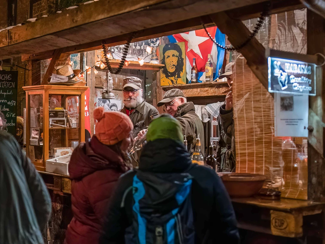 Advent in den Höfen in Quedlinburg Advent in den Höfen in QuedlinburgAdvent in the courtyards of QuedlinburgAdvent i Quedlinburgs gårdhaverAdvent op de binnenplaatsen van Quedlinburg