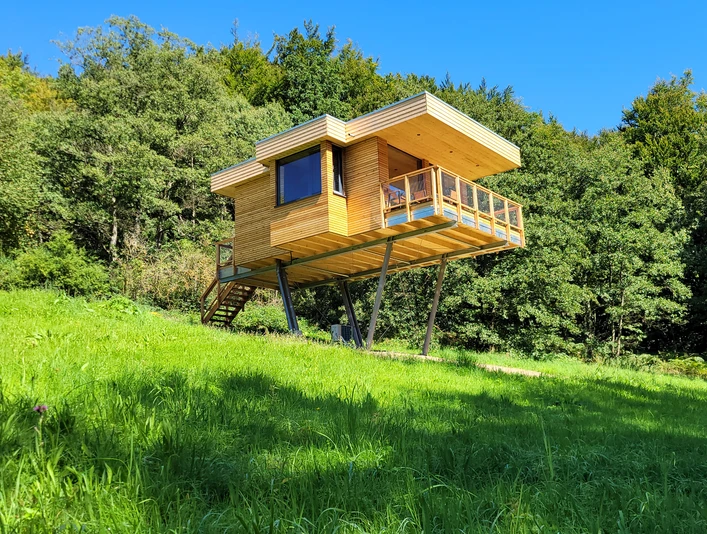 Baumhaus Aurora - Westansicht.jpg