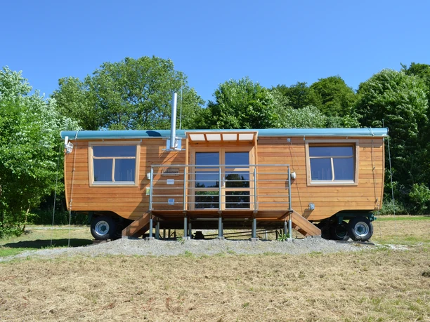 Baumhaushotel Solling - Konferenzwagen Aussenansicht.jpg