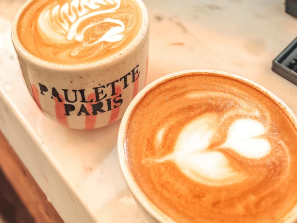 Kaffee im Paulette Paris.jpg