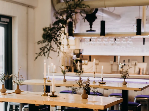 Barbereich / Raum "Bug"