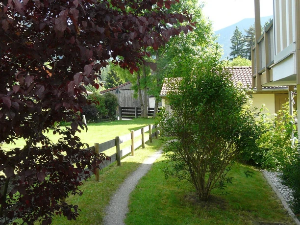 Weg vom Carport zum Hauseingang