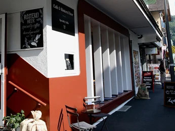 roesterei-heer-interlaken-eingang.jpg