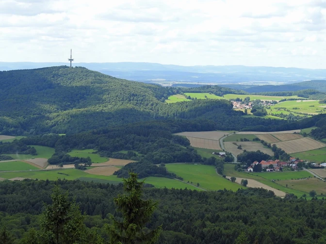 Wüstegarten mit dem Kellerwaldturm, Hohes Lohr, Haddenberg und Battenhausen