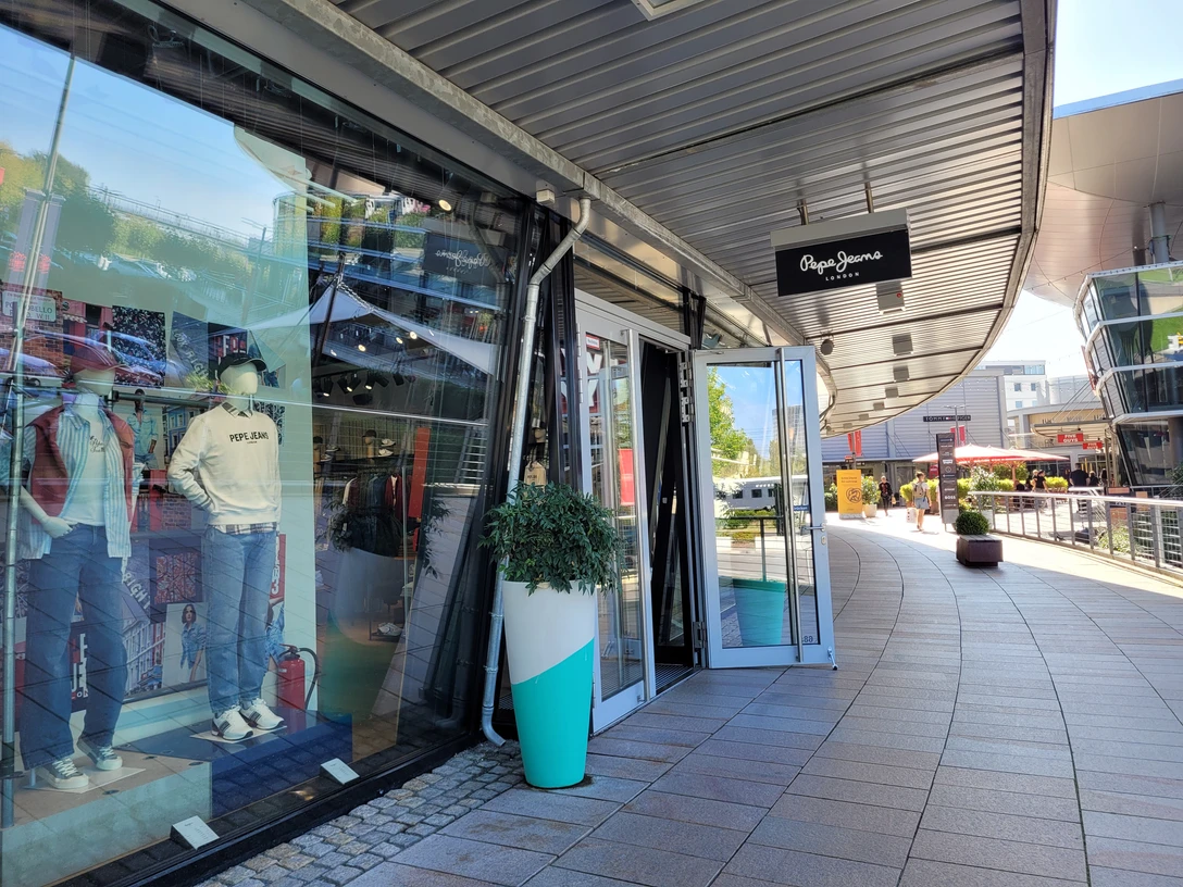 Pepe Jeans - DOW - Eingang.jpg
