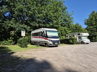 Wohnmobil auf dem Stellplatz Mühlenstraße.jpg