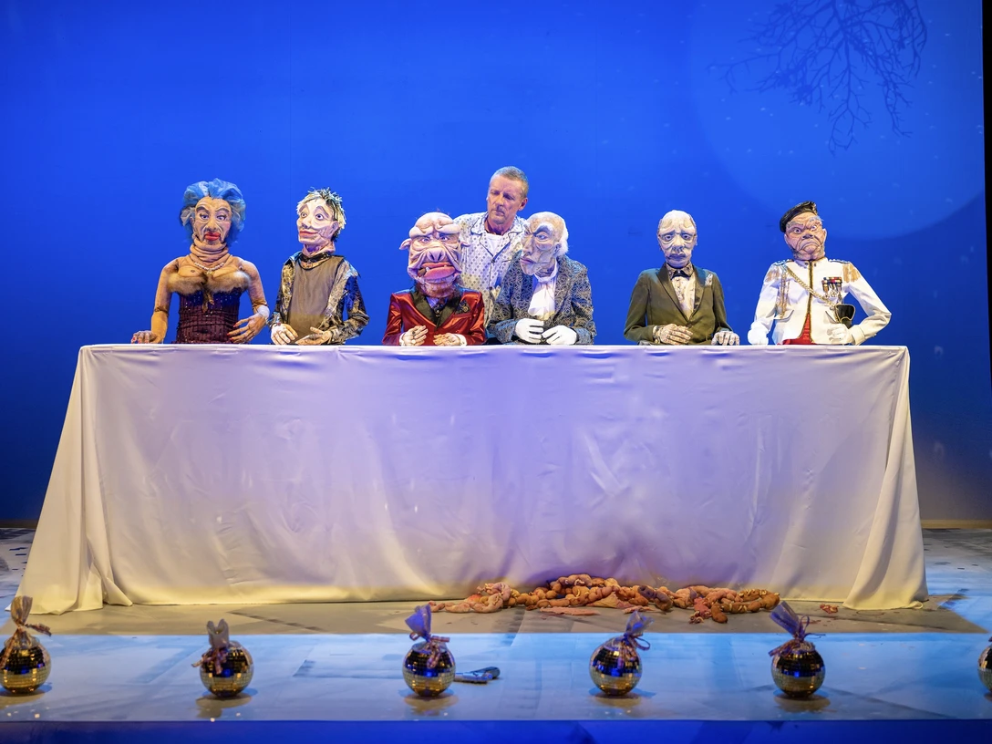 Dr. Fischer aus Genf oder Die Bomben-Party_5_© G2 Baraniak.jpg