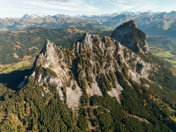 Mythenmassiv mit Haggenspitz, der Kleine Mythen und dem Grossen Mythen