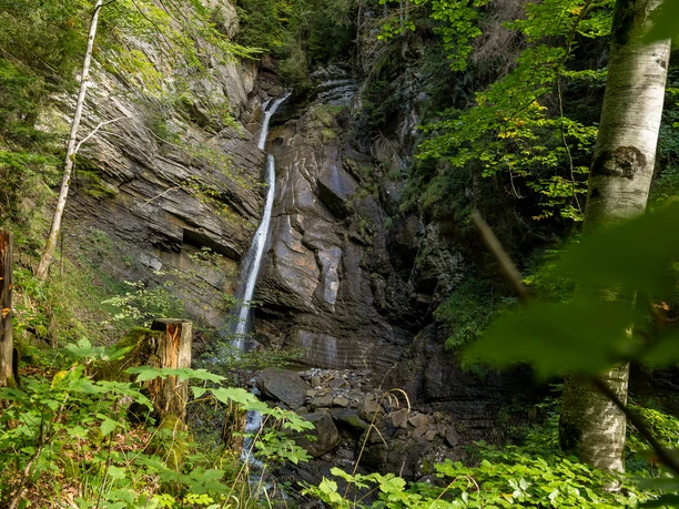 Wasserfalls auf dem Eremitenweg in Finsterwald