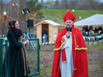 Viktorianischer Weihnachtsmarkt Biedermeierstrand - Weihnachten in der Region Leipzig Der Viktorianische Weihnachtsmarkt am Biedermeierstrand wird vom St. Nikolaus eröffnet