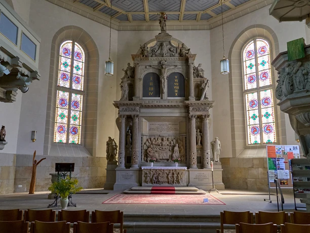 Kirche Bad Schandau Innenraum Interior of the church with colorful stained glass windows and a large altar.