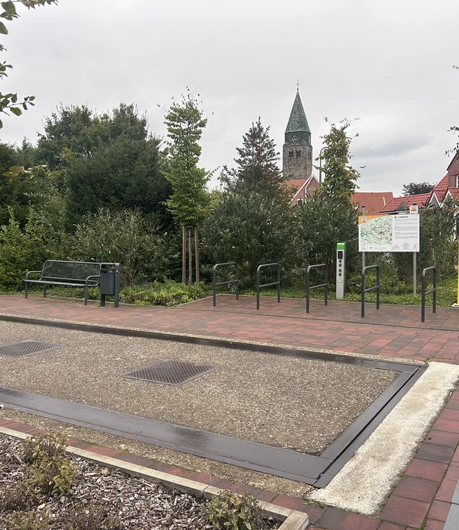 Die alte Fahrzeugwaage, die an die Vergangenheit des Ortes erinnert..JPEG