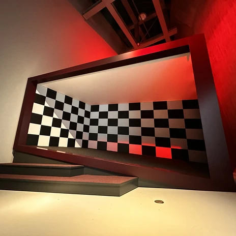 Der Ames-Raum - ein neues Highlight in der Ausstellung