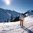 Klewenalp-Schneeschuhlaufen-Frau3.jpg Eine Frau am Schneeschuhlaufen auf der Klewenalp bei Sonnenschein.