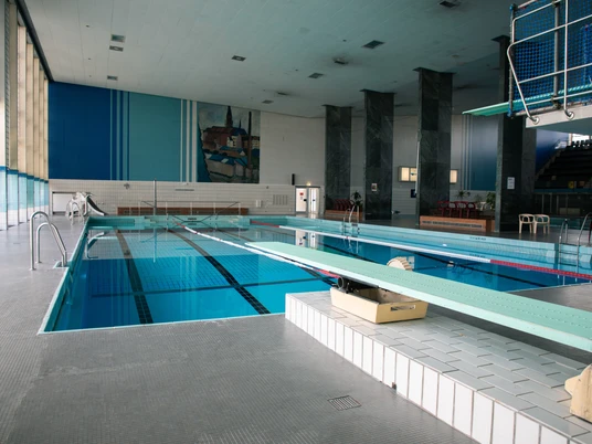 Frankenbad Lichteinfall, Sprungturm.jpg