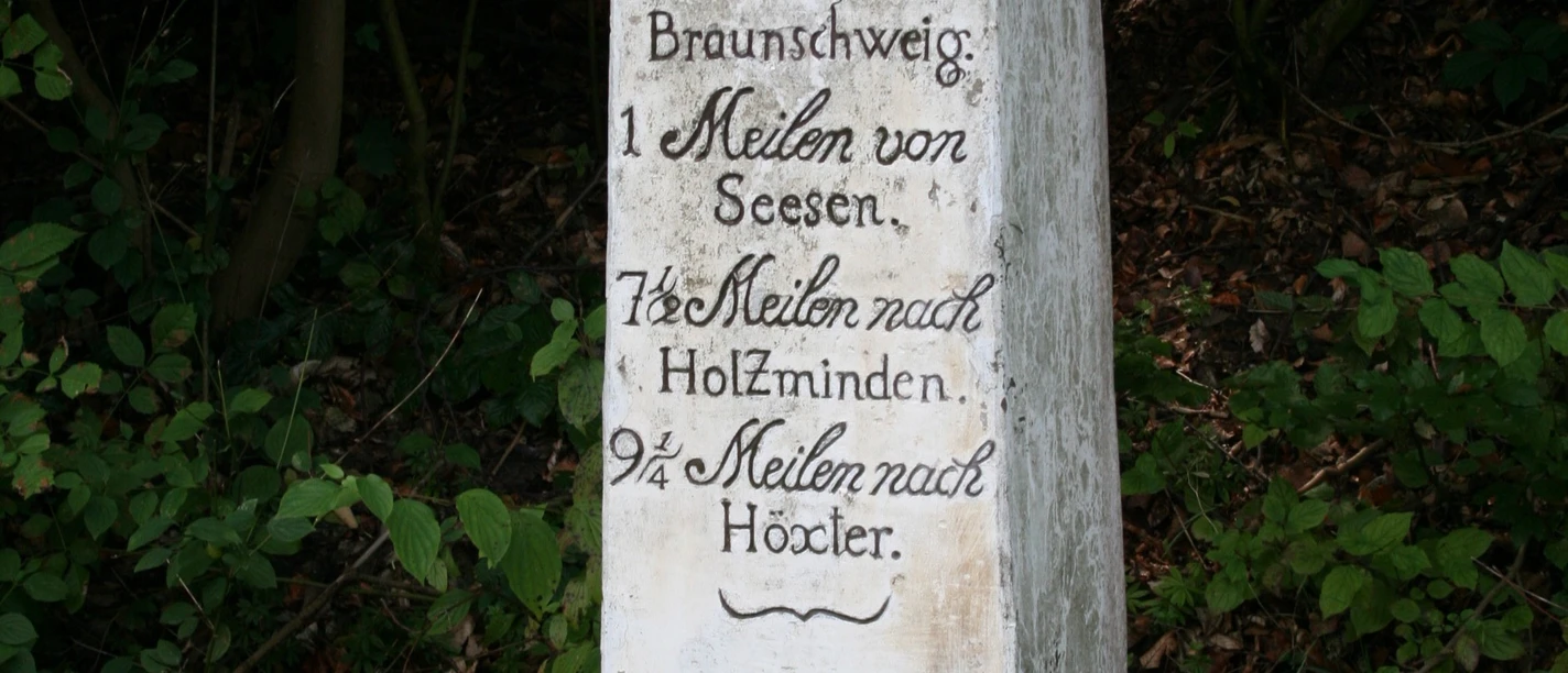 Meilenstein_Dannhausen_B64_Von Okieh71 - Eigenes Werk, Gemeinfrei.jpg
