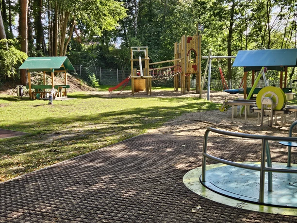Spielplatz am Heidestrandbad Übersicht