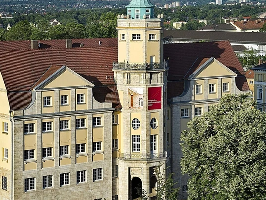 HKH_Hessisches-Landesmuseum-Aussenansicht_Foto-Volker-Straub_MA27175.jpg