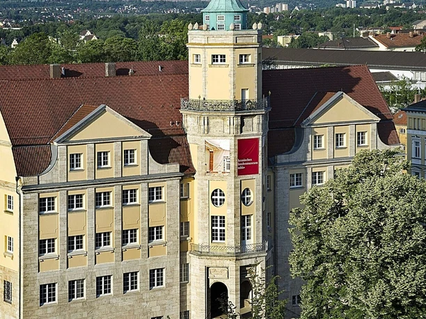 HKH_Hessisches-Landesmuseum-Aussenansicht_Foto-Volker-Straub_MA27175.jpg