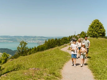 Familienausflug zum Chugelbahnen-Weg auf der Seebodenalp