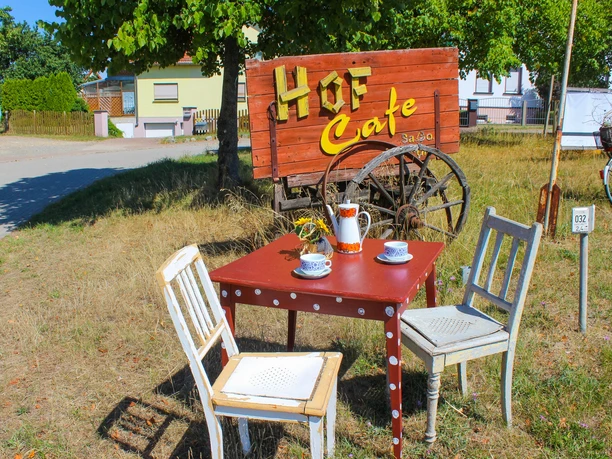 Werbung für das Hofcafé in Zickra